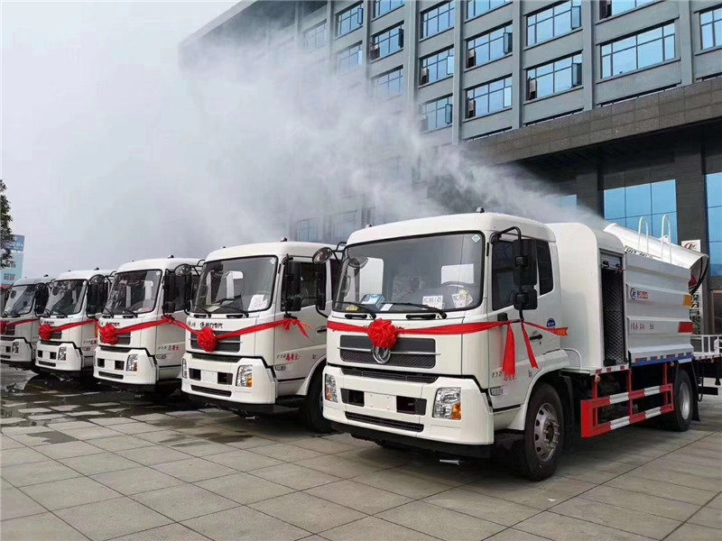 面壁十年圖壁破，練好內(nèi)功立潮頭年終抑塵車、掃路車、壓縮垃圾車批量發(fā)車