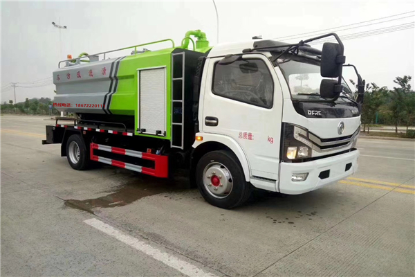 開(kāi)清洗吸污車，做卑微打工人，做自己人生的奮斗者