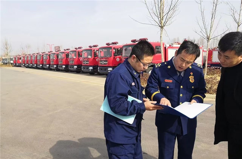 為提升滅火救援效率，使車輛在消防救援工作中成為強有力的“作戰(zhàn)工具”，亳州市應急管理局采購60輛水罐消防車