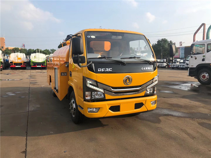 東風(fēng)牌多利卡國(guó)六管道疏通車(chē)可個(gè)性化定制，安全程度高，設(shè)計(jì)合理