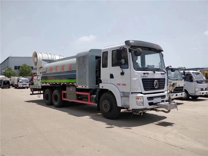 東風(fēng)153后雙橋噴霧降塵車(chē)功力強(qiáng)、射程遠(yuǎn)、穿透力強(qiáng)、霧粒附著力強(qiáng)