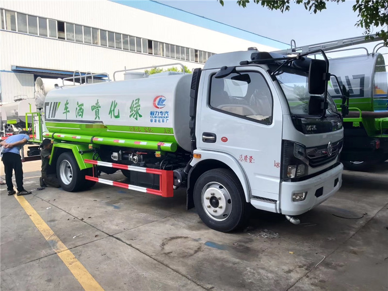 東風(fēng)華神T5灑水車車具有性能優(yōu)良，工作可靠、效率高、維修方便