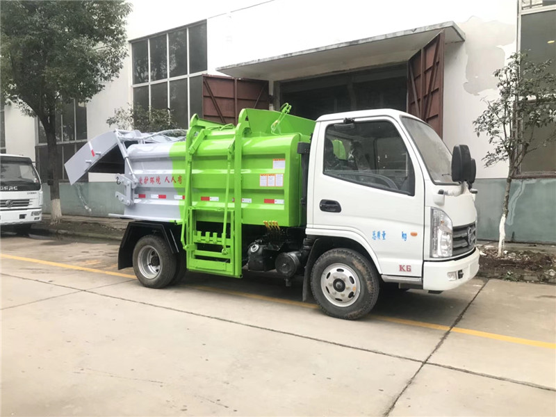 東風(fēng)多利卡D7國六壓縮式垃圾車車身小巧靈活，上料速度快