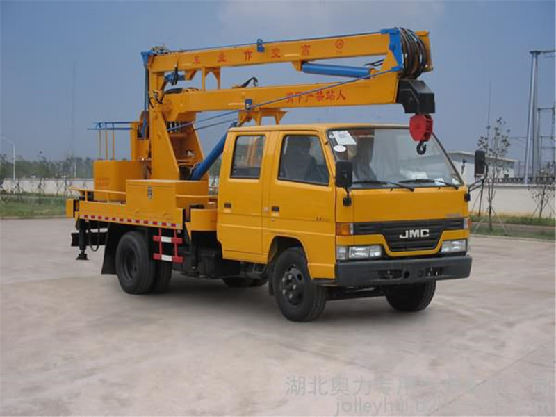 東風(fēng)D7多利卡高空作業(yè)車升降平臺(tái)性好，轉(zhuǎn)移場(chǎng)地方便，外型美觀