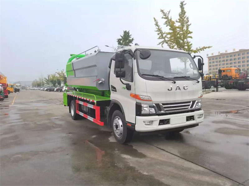 特惠！特惠！江淮駿鈴V7清洗吸污車，專治市區(qū)管道“梗塞”