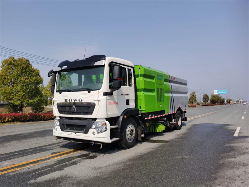 國六新品推薦好車不貴經(jīng)濟(jì)實惠，重汽豪沃洗掃車上戶無憂！