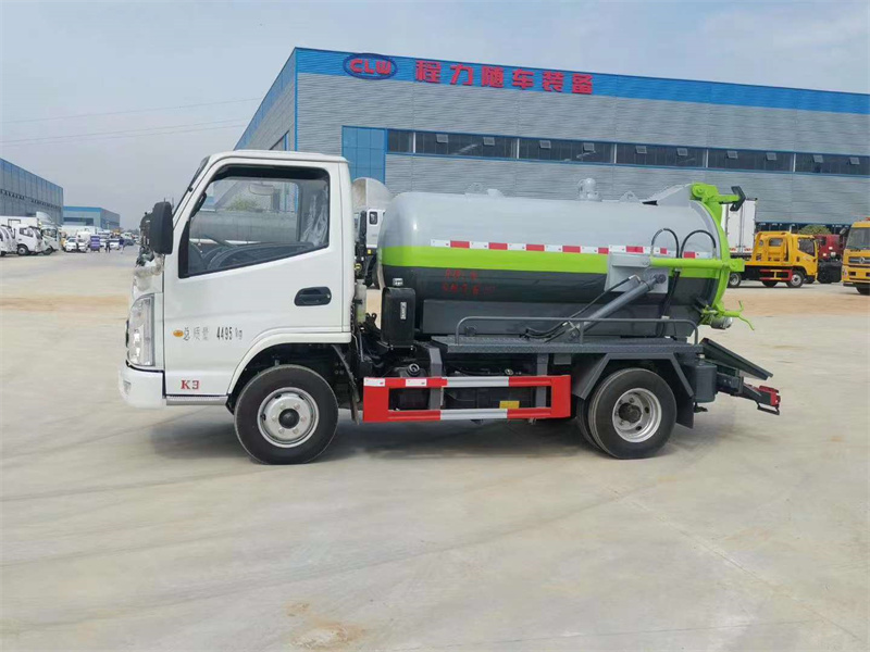 國(guó)六藍(lán)牌凱馬2方吸污車(chē)