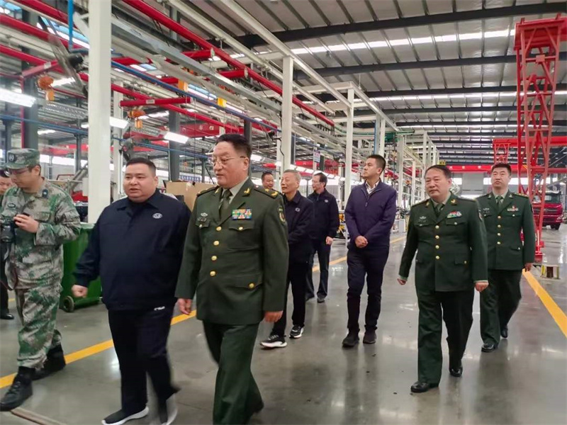 湖北省省委常委、省軍區(qū)政委謝東輝等首長視察應(yīng)急產(chǎn)業(yè)龍頭企業(yè)程力汽車集團(tuán)