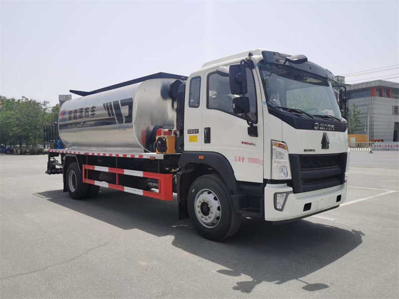 國(guó)六重汽豪沃G5X瀝青灑布車