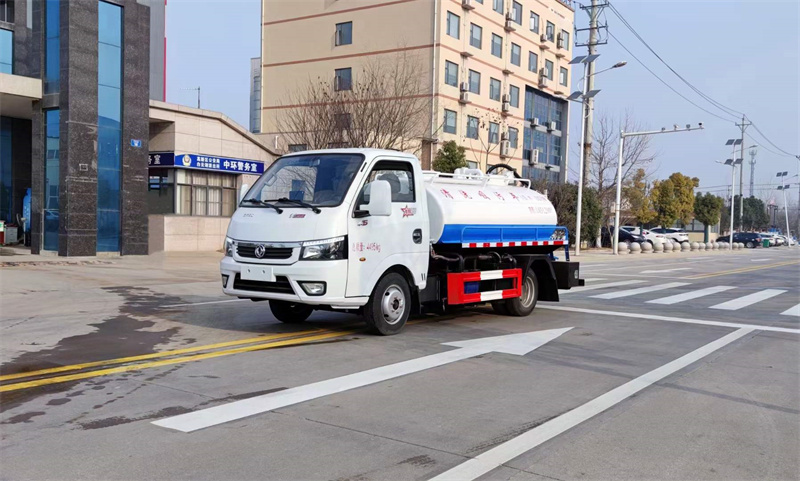 國(guó)六東風(fēng)途逸藍(lán)牌清洗吸污車