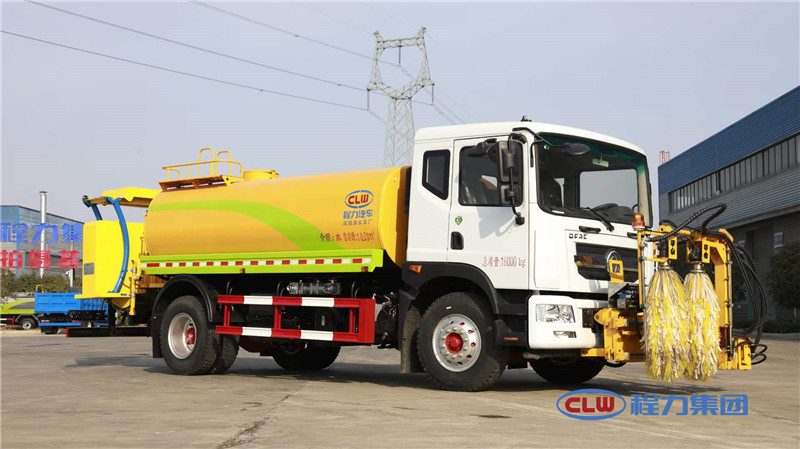 防撞車(chē)、護(hù)欄清洗車(chē)、灑水車(chē)三合一
